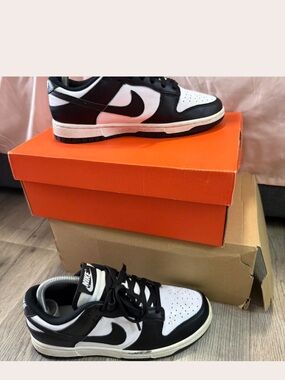 Nike Black and White Low Top Sneakers